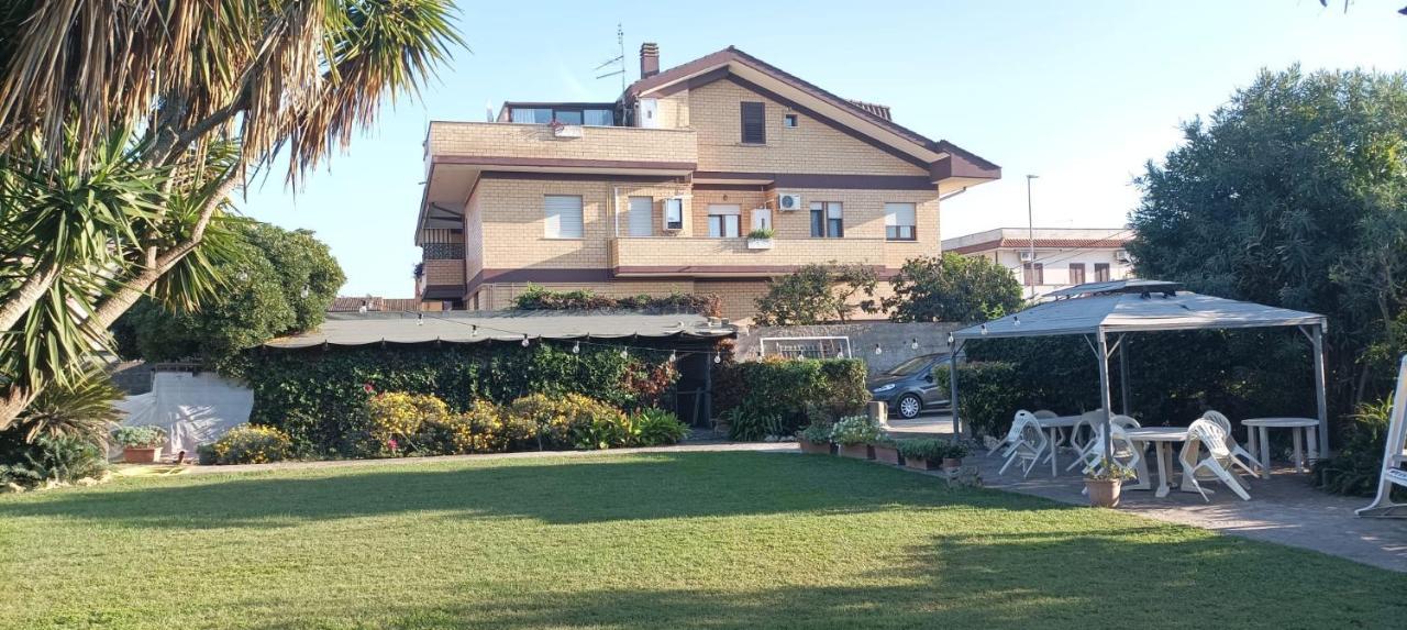 Garden Basement - Seminterrato Max 4 Ospiti - Fiumicino Vicino Aeroporto E Fiera Apartment Exterior photo